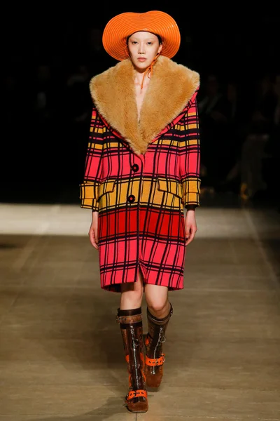 Look 11